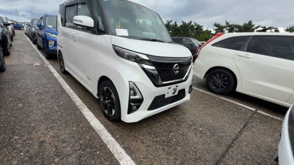 TOYOTA ROOX-2021-https://auto.drom.ru/vladivostok/nissan/roox/585991115.html