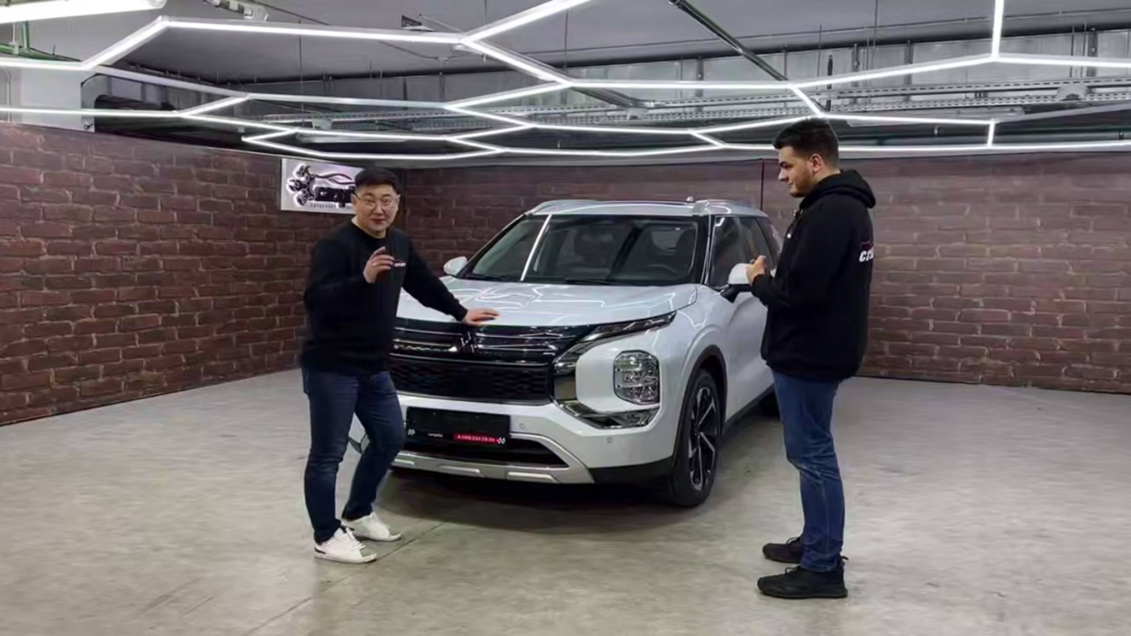 Друзья, Вы только посмотрите, что у нас есть в наличии🚘Mitsubishi Outlander IV смотреть онлайн