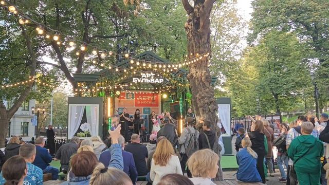 Арт бульвар. Москва. Сентябрь. 2025 год. смотреть онлайн