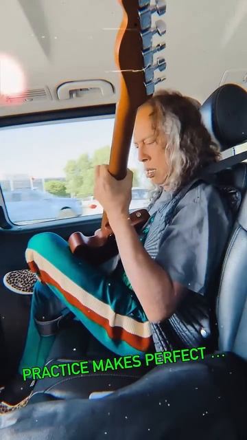 Kirk Hammett Practicing in His Car?! смотреть онлайн