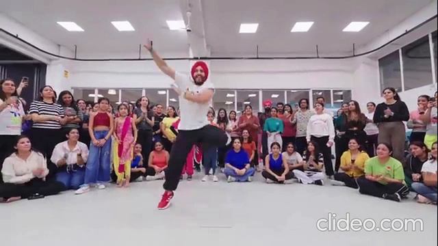 Энергичный Tанец  Бхангра — (Современный стиль - народный ) Пенджаба (Индия)