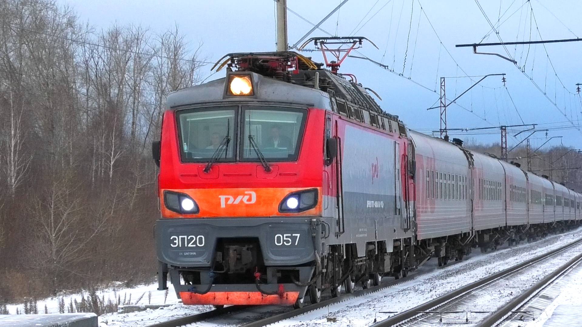 ЭП20-057 со скорым поездом Москва — Екатеринбург следует через о.п. Электродепо смотреть онлайн