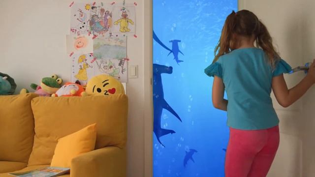 Весёлые приключения в бассейне: водные горки с Майей и Машей смотреть онлайн