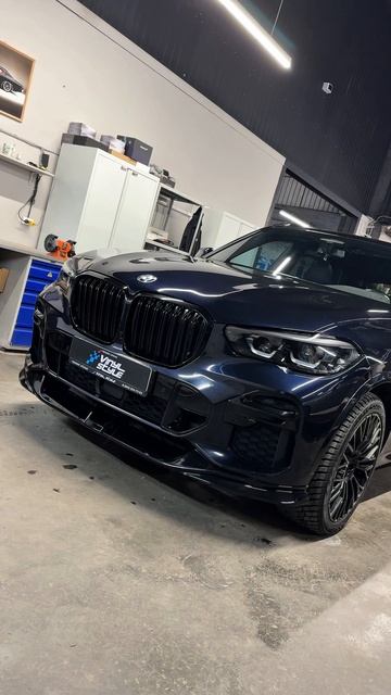 BMW X5 2022 года - установка biled модулей, покраска масок фар, бронирование смотреть онлайн