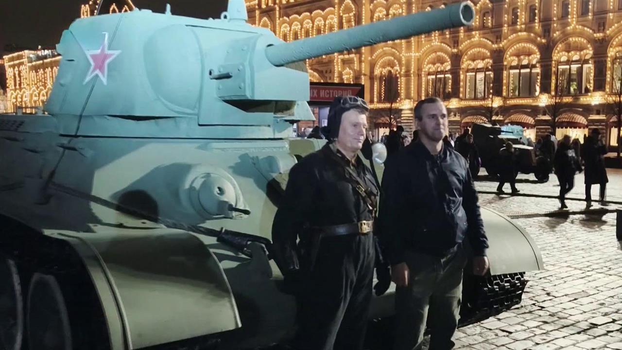 На Красную площадь приглашает грандиозная выставка 