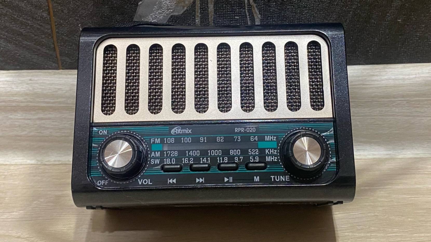 Распаковка и обзор радиоприемника Ritmix RPR-020 смотреть онлайн