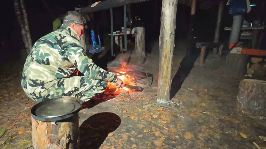 Трофейная щука на жерлицу. Окунь клюёт один за одним! Готовим ужин на костре. Вечер за столом. смотреть онлайн