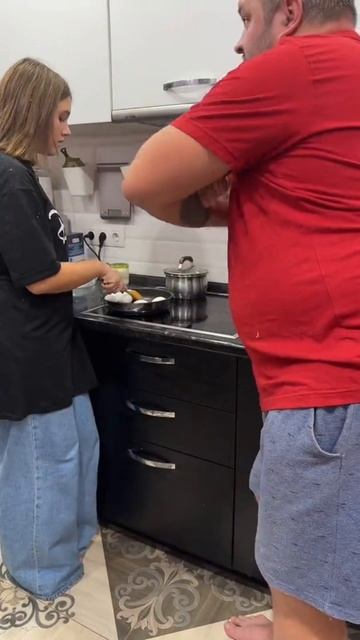 А вы умеете готовить??? Какое любимое блюдо? смотреть онлайн