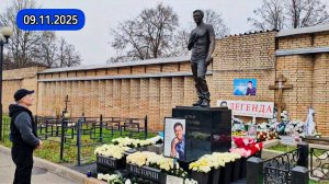 я молчу, здесь слов не нужно: могила Юрия Шатунова на Троекуровском кладбище