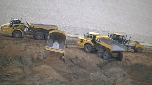 Шарнирно-сочлененные самосвалы Cat 735B, Cat 735, Volvo A40F