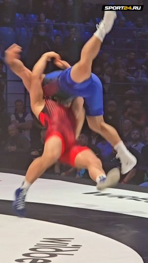 Подкинул в воздух, но проиграл схватку на PWL #shorts