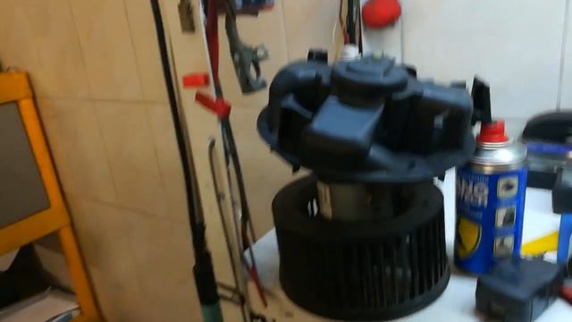 Renault Logan замена моторчика отопителя мотора вентилятора печки щёток печки без снятия панели смотреть онлайн