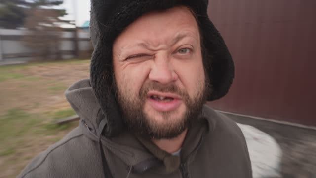 Деревня и домашнее хозяйство ПОДВАЛ ИЛЬИЧА Проснулся и пошел дышать в огород не свежим воздухом смотреть онлайн