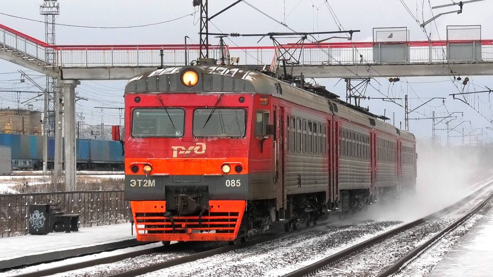 ЭТ2М-085 сообщением Екатеринбург-Пасс. — Егоршино летит через о.п. Электродепо смотреть онлайн