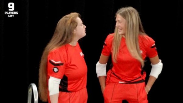 100 People Vs World’s Biggest Trap!