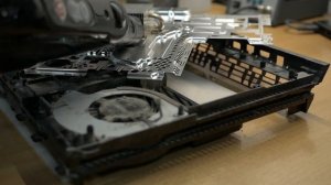 Чистка PlayStation 4 от пыли