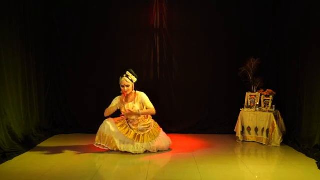 Мохиниатам — танец из штата Керала на юге Индии.