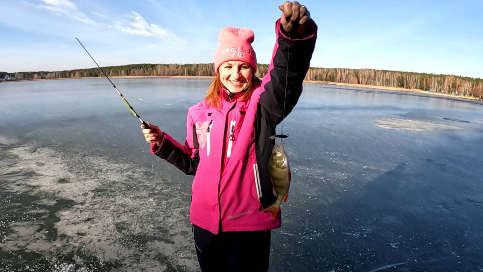 ОПЕРАТОР ВЫШЛА на ПЕРВЫЙ ЛЁД 2025-26 и ПОНЕСЛОСЬ! ВЕСЕЛО ЛОВИЛИ ОКУНЕЙ на БАЛАНСИР и БЛЕСНУ со ЛЬДА
