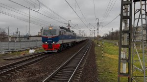 «Новый окрас!» Электровоз ЭП2К-209 с поездом «Невский экспресс» на пл.Фарфоровская, ноябрь 2025