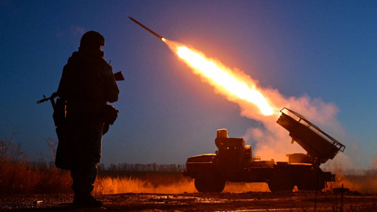 Дорога смерти: ВСУ не дают мирным жителям покидать окрестности Купянска смотреть онлайн