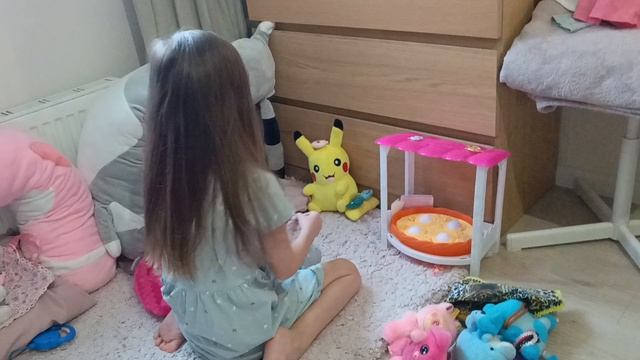 Камилла делает дом для уточки смотреть онлайн