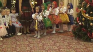 Танец новогодних матрешек в средней группе детского сада