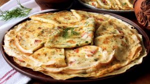 Тонкие блины с помидорами, зеленью и сыром