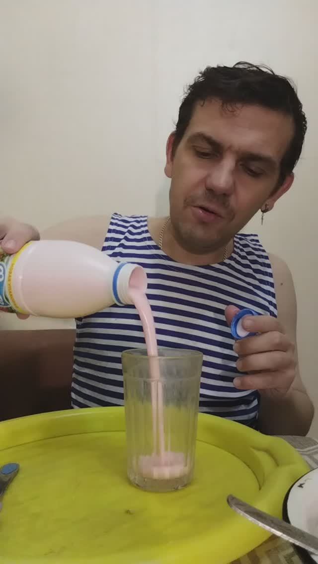 Поздравляю с днём рождения Матвея рулона / Мукбанг обжор / гречневая каша с йогуртом Фруате смотреть онлайн