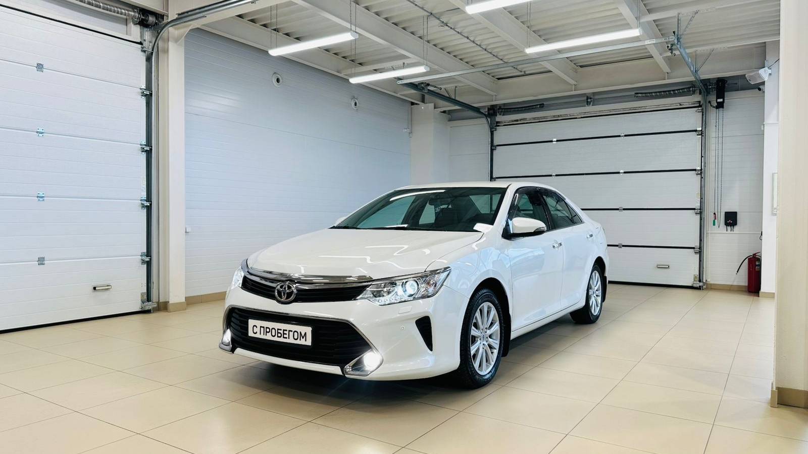 Toyota Camry, 2016 год смотреть онлайн