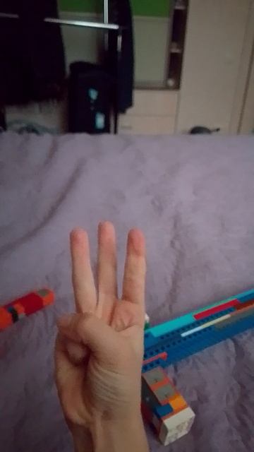 противников трое Я один