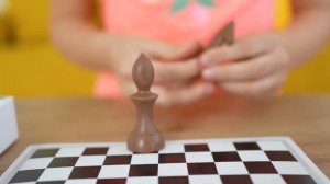 Майя играет с волшебным пылесосом - Приключение для детей