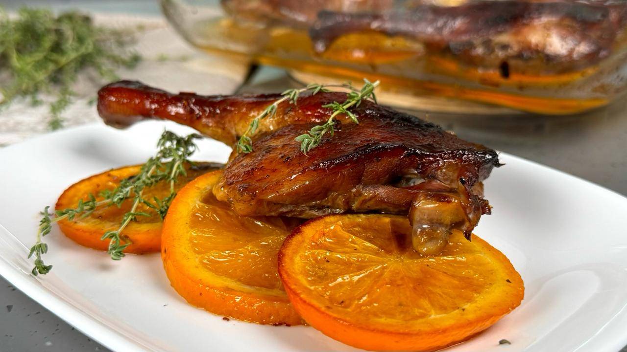 Сочная УТКА , запечённая в духовке с апельсинами. Утиные ножки, очень. вкусные, мягкие, сочные смотреть онлайн