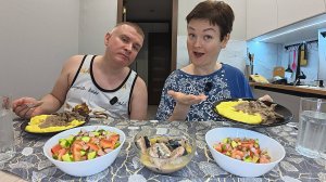 Мукбанг СПЛЕТНИЧАЕМ с Вованом! Выставили свой ВЕРДИКТ! ПОРЯДОК нужен везде! Семейный ужин в России