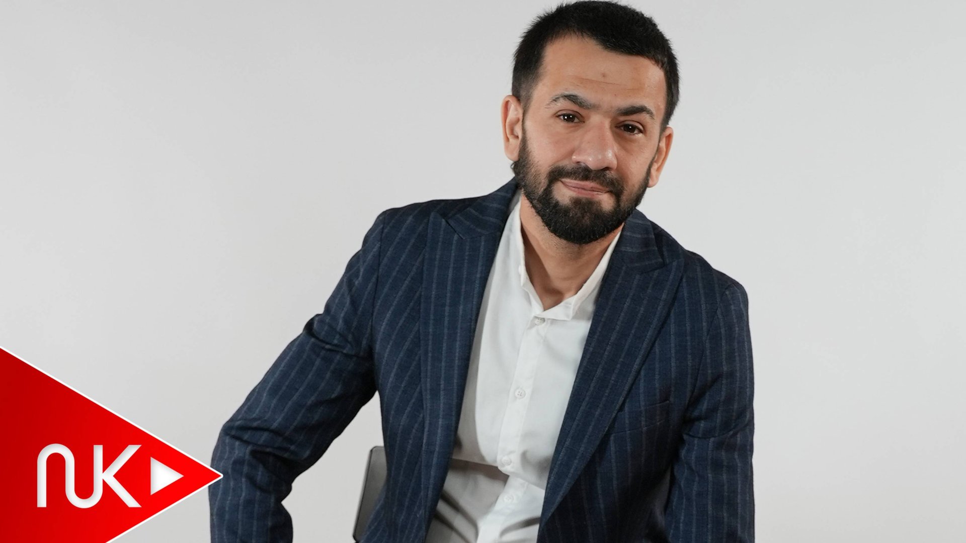 Elnur Valeh - Gozlerinde смотреть онлайн