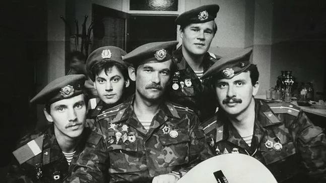 Я не видел ни когда деда своего."Голубые береты". смотреть онлайн