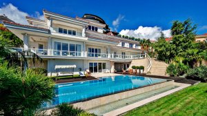 Обзор современного дома в «Средиземноморском» стиле в элитном охраняемом поселке в Ливадии