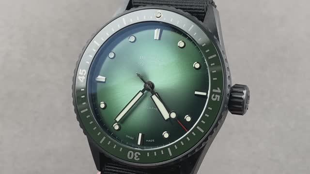 Обзор наручных часов Blancpain Fifty Fathoms Bathyscaphe Mokarran Edition 5005-0153