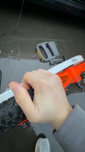 А вы умеете накачивать колеса?😁 Марк теперь умеет!