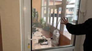 Убираем щель сверху двери. Регулировка двери пластиковой