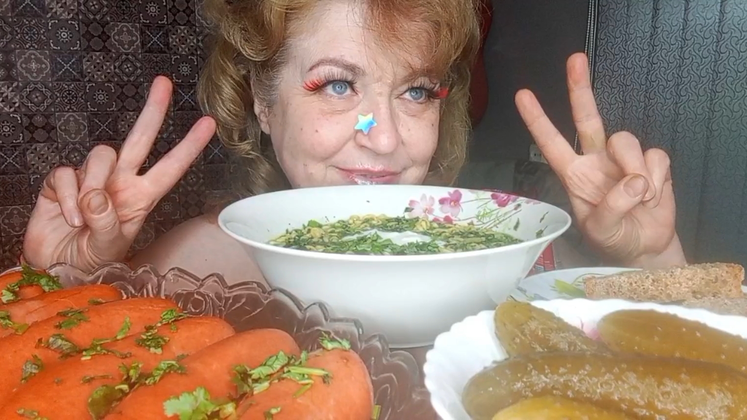 МУКБАНГ ШОК!МУЖ ГОЛОДНЫЙ А Я НЕ ДАЮ смотреть онлайн