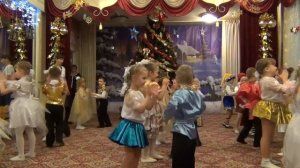 Вход на новогодней утренник старшая группа "Самая красивая будет наша елочка"