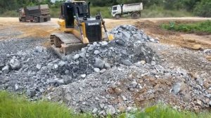 Ep1. Бульдозер Shantui DH17 C3 засыпает болото.