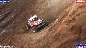 Багги взбераются в гору