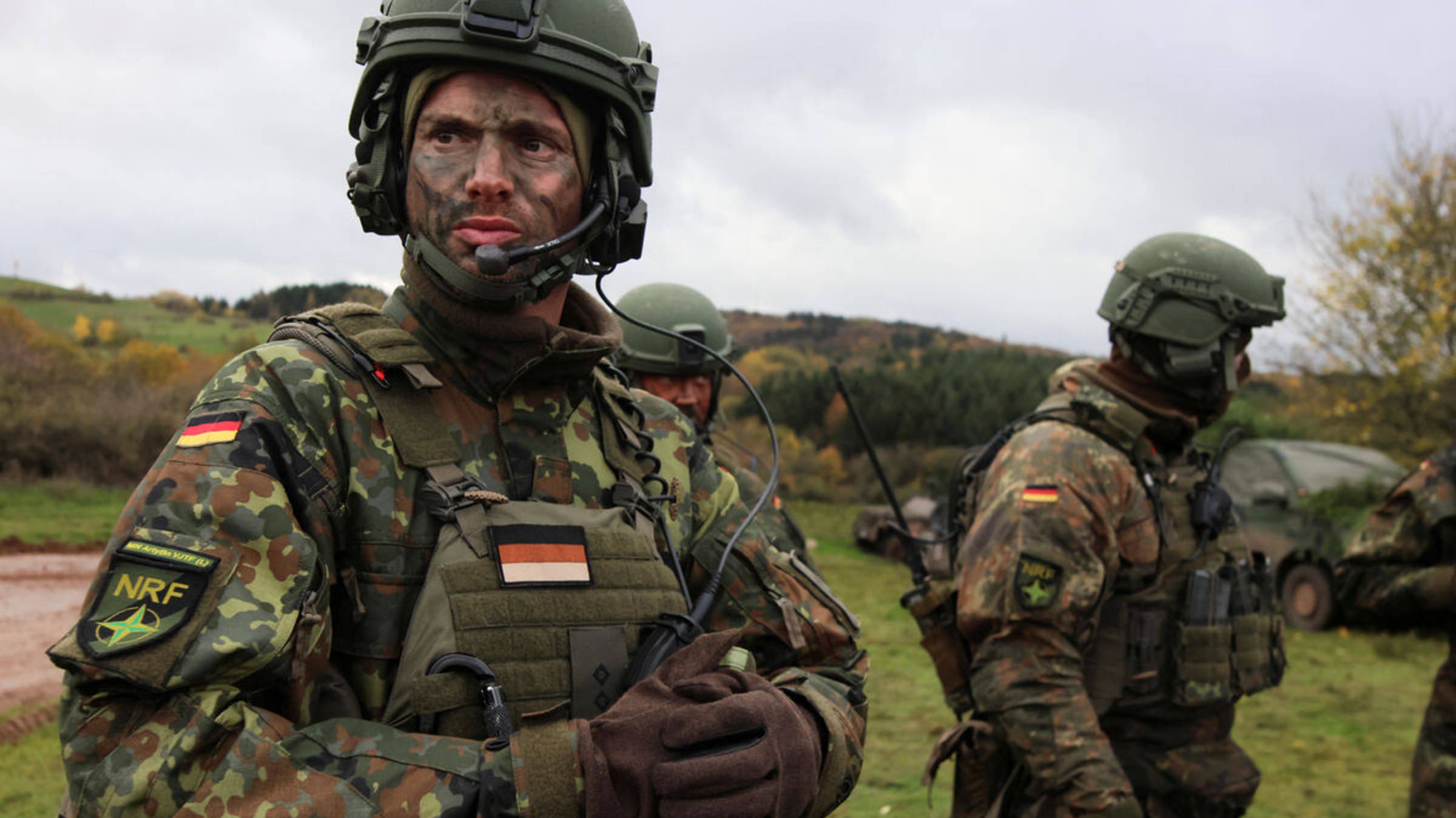 Берлин на линии фронта: против кого на самом деле вооружается Германия смотреть онлайн