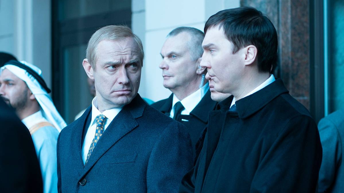 «Кремлевский волшебник» с Джудом Лоу в роли Путина. смотреть онлайн