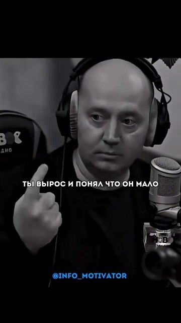 Отец держит детей за руки недолго но за сердце навсегда смотреть онлайн