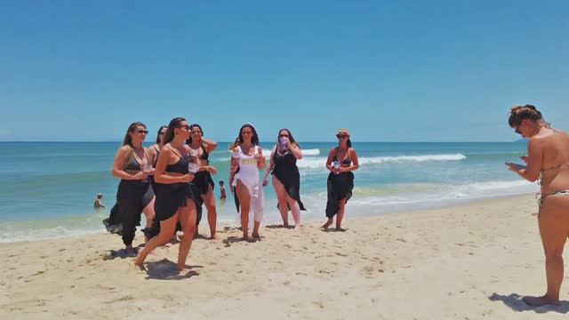 Настоящая Бразилия: пляж, солнце и красивые женщины в бикини 👙 смотреть онлайн