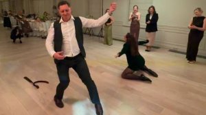 Гости убили танцпол на свадьбе