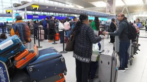 Аэропорты на грани коллапса и невыплаченные пособия: последствия шатдауна в США