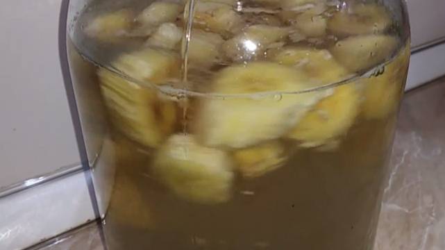 Вкусный фруктовый квас из банана